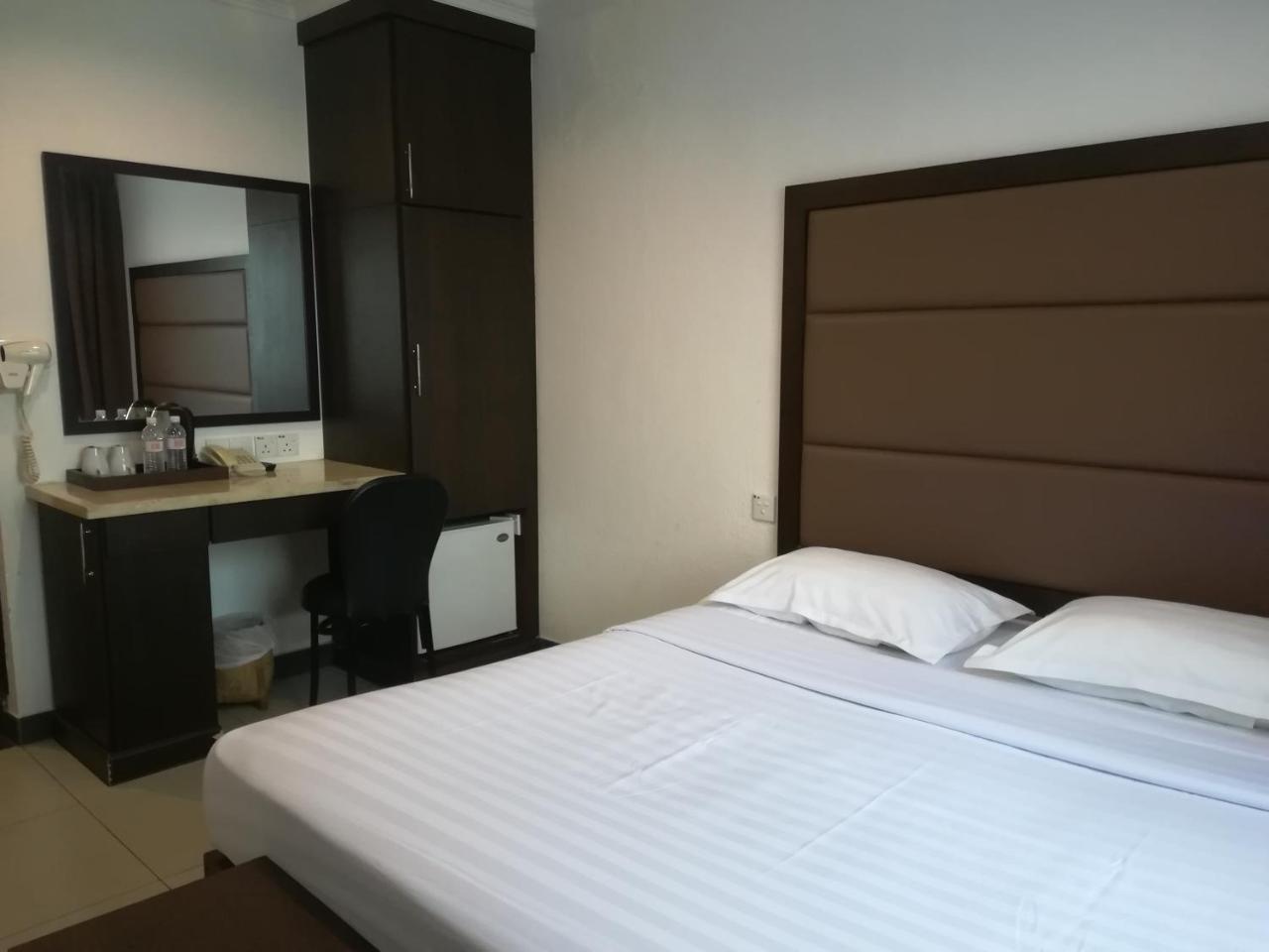 Crystal Lodge Kota Bharu Exterior photo